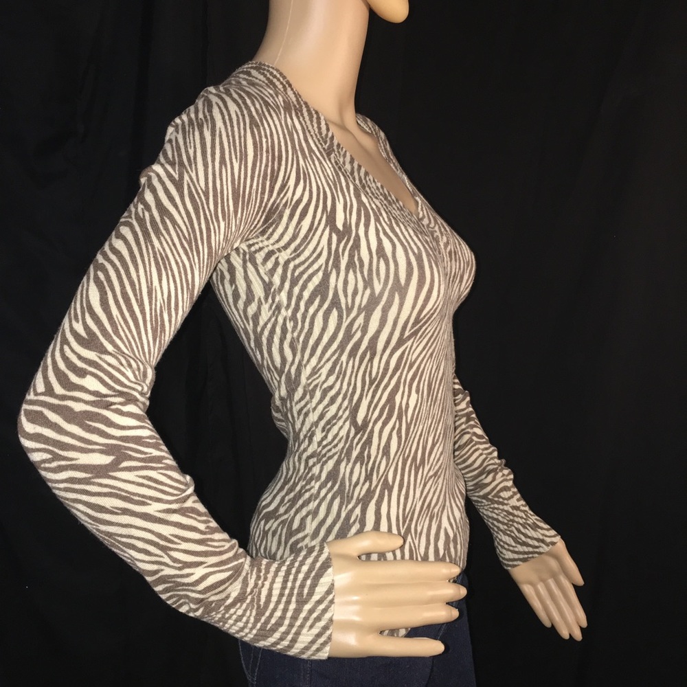 EXPRESS Zebra Top - Picture 4 of 6